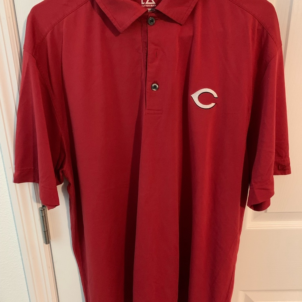 Cincinnati Reds shirts and hat